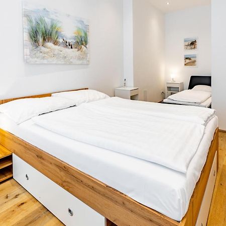 Budget Rooms West With Shared Kitchen Виена Екстериор снимка