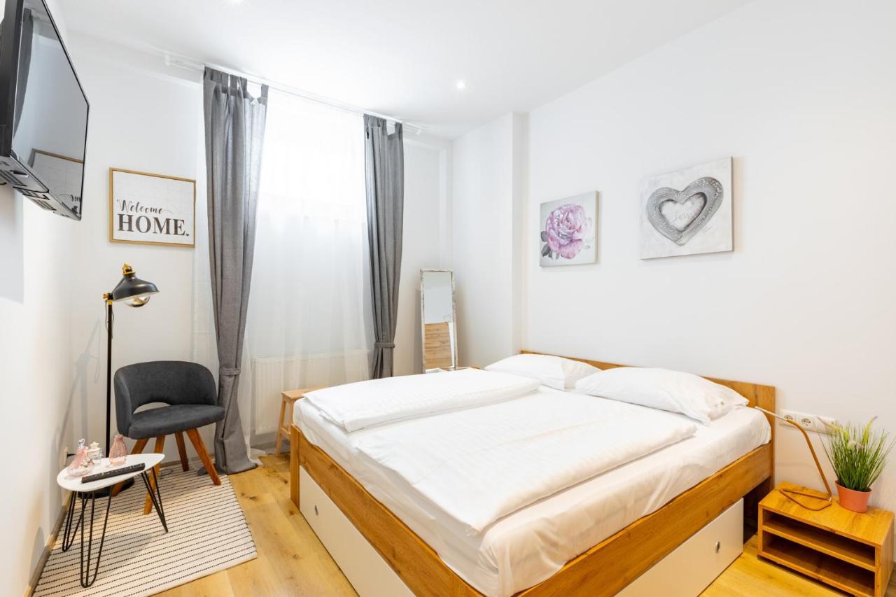 Budget Rooms West With Shared Kitchen Виена Екстериор снимка