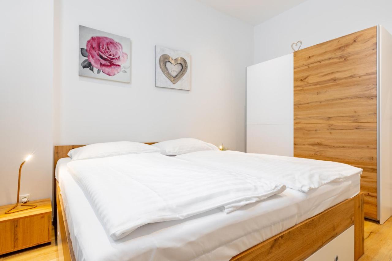 Budget Rooms West With Shared Kitchen Виена Екстериор снимка