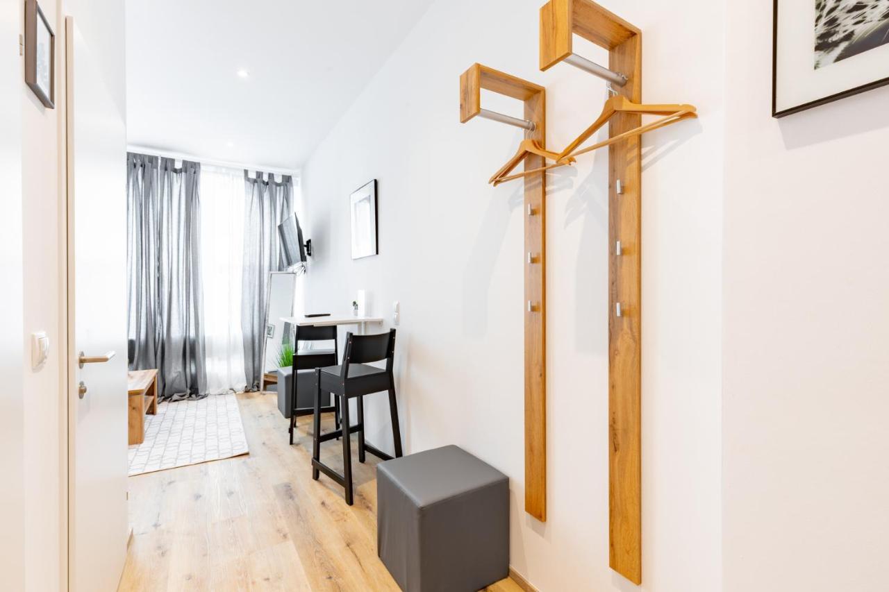 Budget Rooms West With Shared Kitchen Виена Екстериор снимка