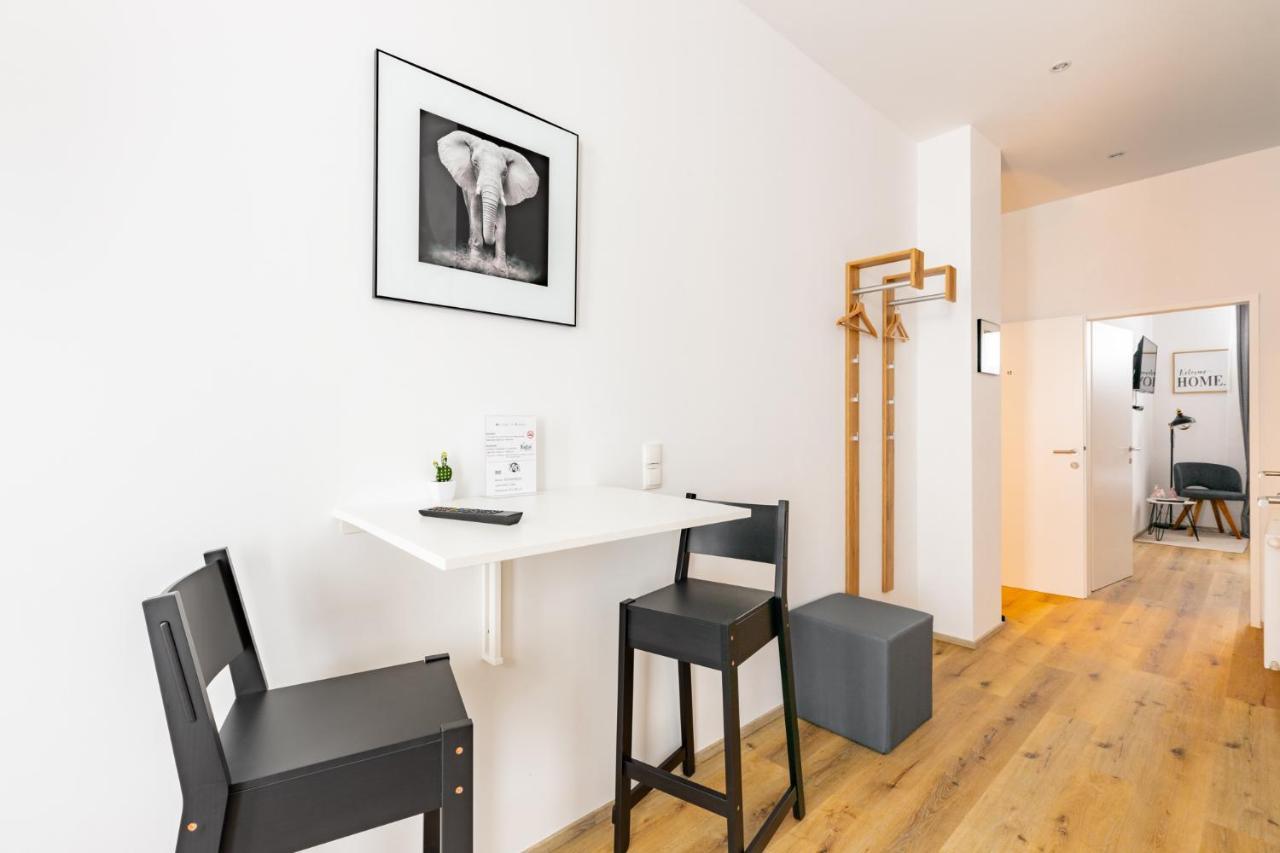 Budget Rooms West With Shared Kitchen Виена Екстериор снимка