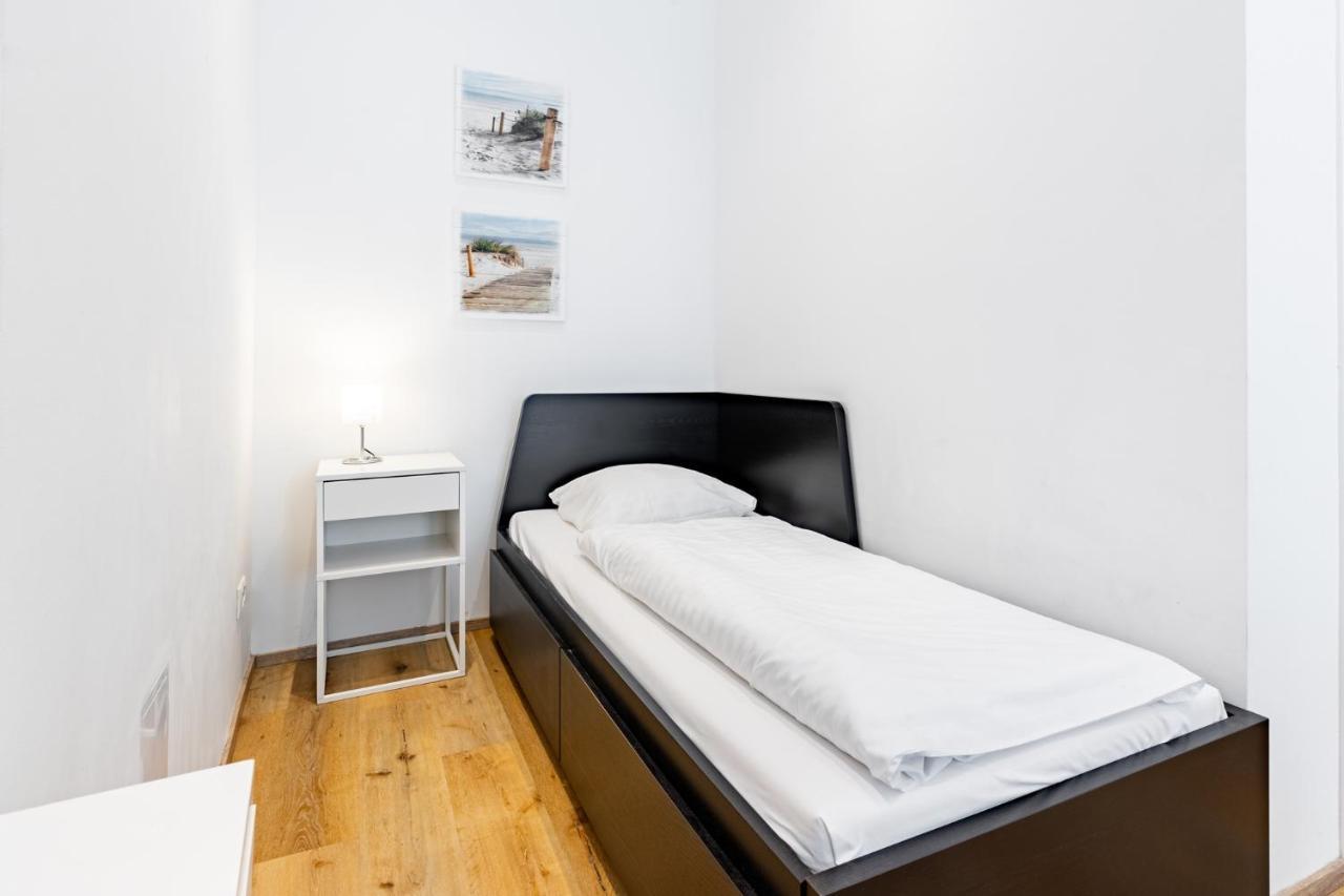 Budget Rooms West With Shared Kitchen Виена Екстериор снимка