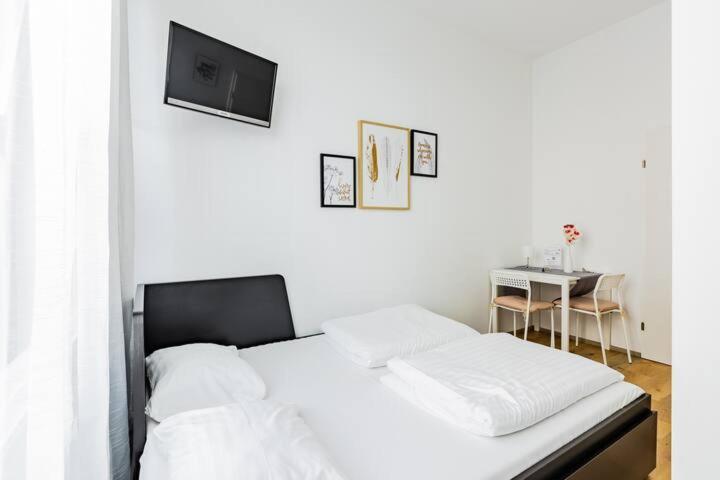 Budget Rooms West With Shared Kitchen Виена Екстериор снимка