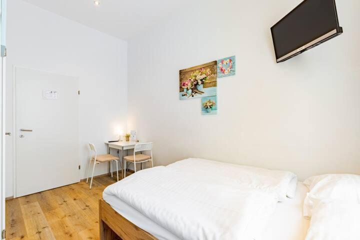 Budget Rooms West With Shared Kitchen Виена Екстериор снимка