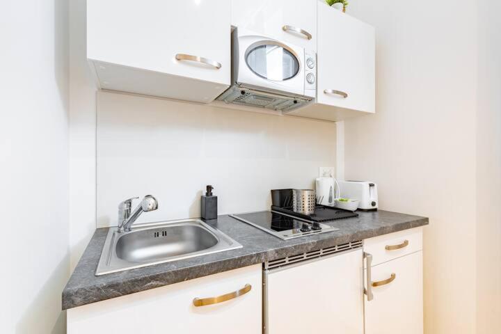Budget Rooms West With Shared Kitchen Виена Екстериор снимка