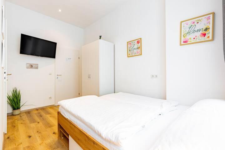 Budget Rooms West With Shared Kitchen Виена Екстериор снимка