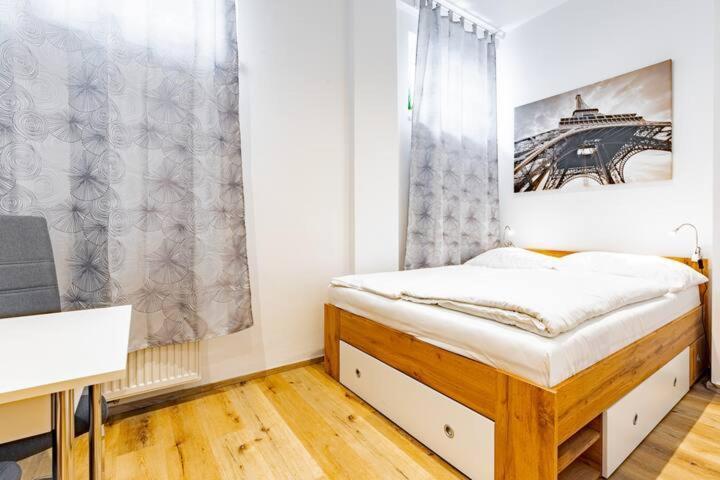 Budget Rooms West With Shared Kitchen Виена Екстериор снимка