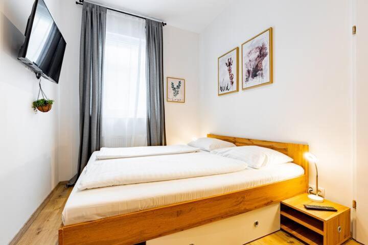 Budget Rooms West With Shared Kitchen Виена Екстериор снимка