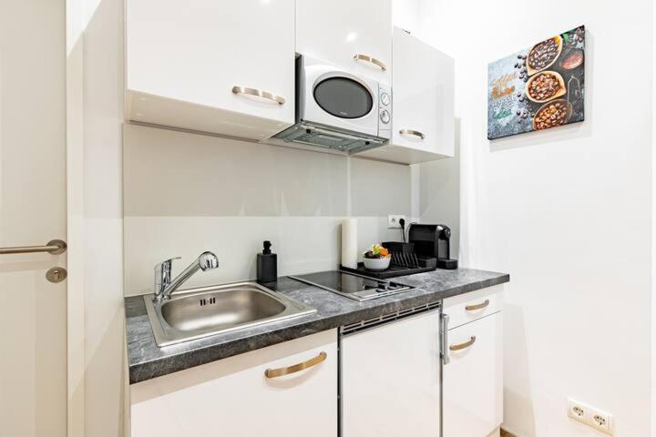 Budget Rooms West With Shared Kitchen Виена Екстериор снимка