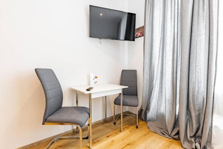 Budget Rooms West With Shared Kitchen Виена Екстериор снимка