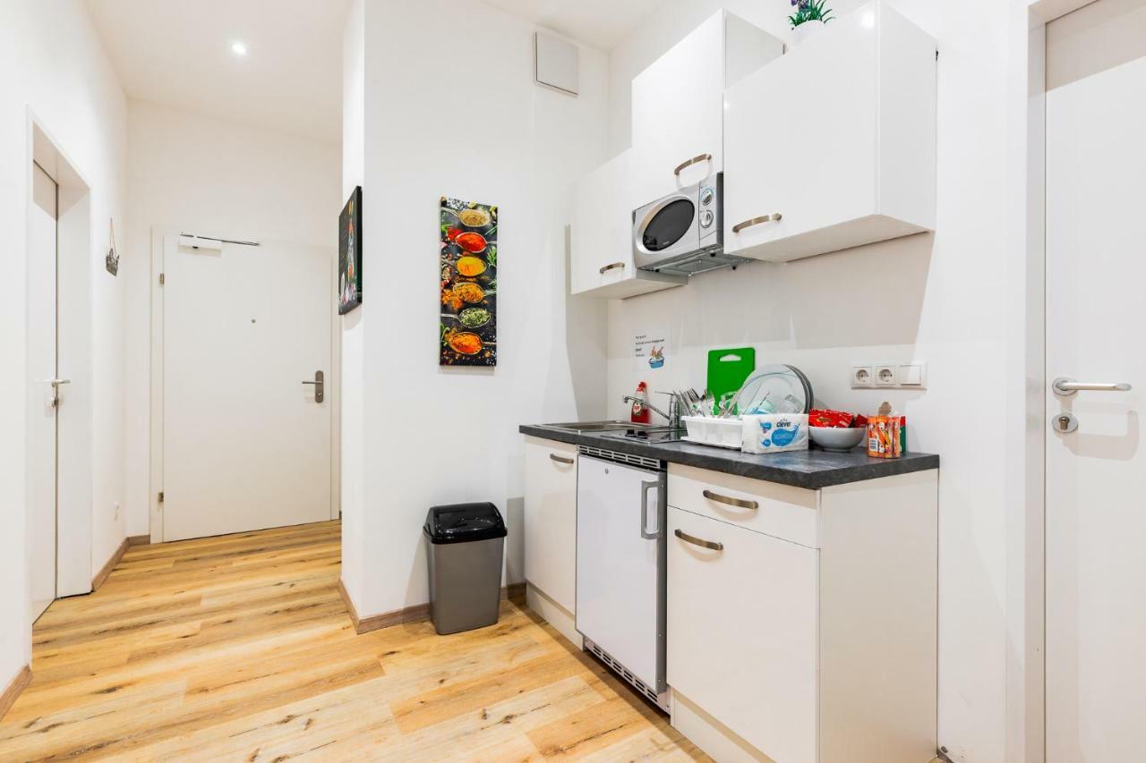 Budget Rooms West With Shared Kitchen Виена Екстериор снимка