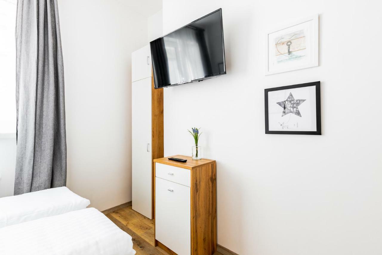 Budget Rooms West With Shared Kitchen Виена Екстериор снимка