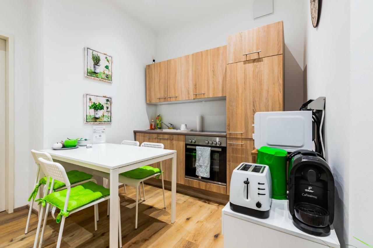 Budget Rooms West With Shared Kitchen Виена Екстериор снимка