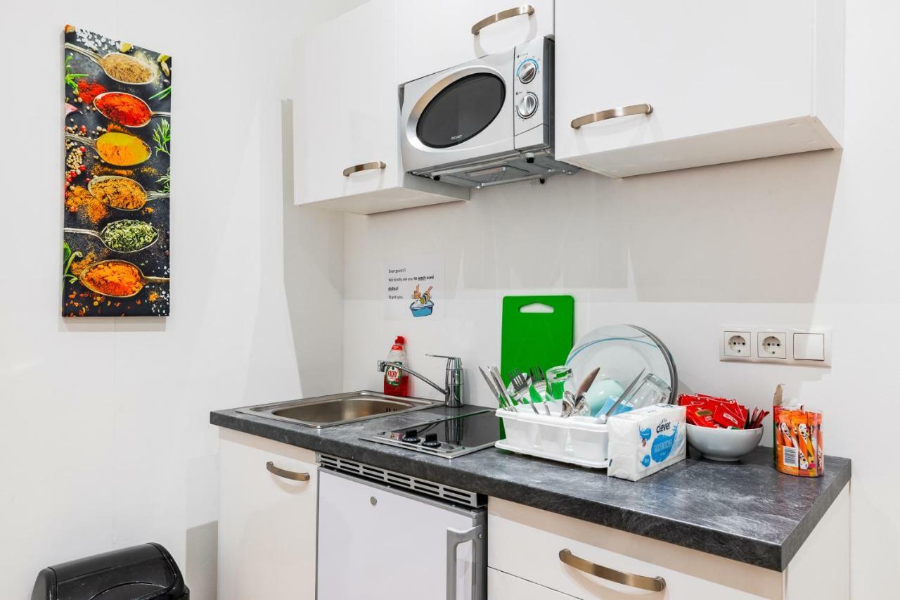 Budget Rooms West With Shared Kitchen Виена Екстериор снимка