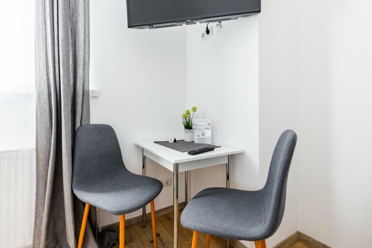 Budget Rooms West With Shared Kitchen Виена Екстериор снимка