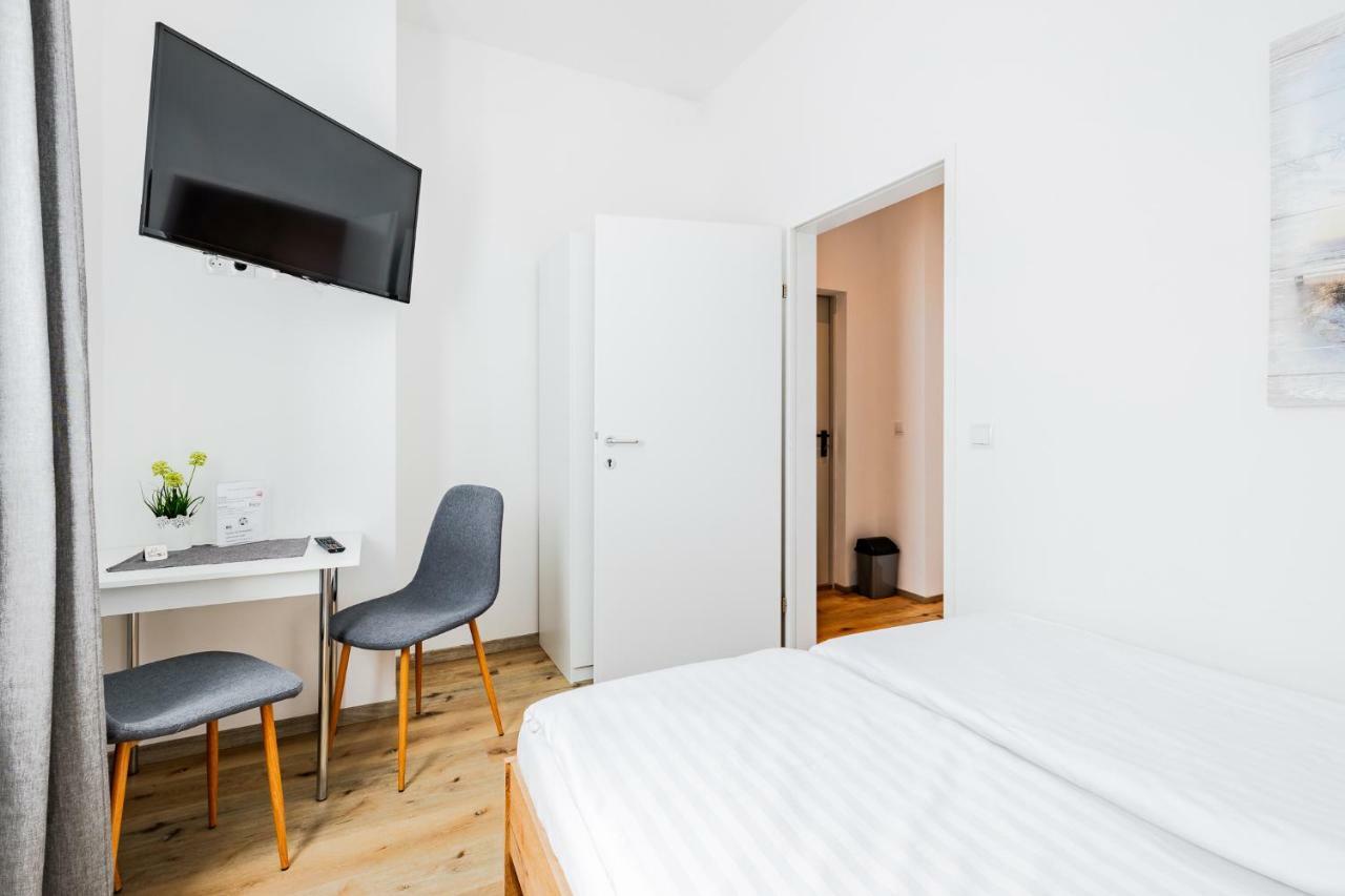 Budget Rooms West With Shared Kitchen Виена Екстериор снимка
